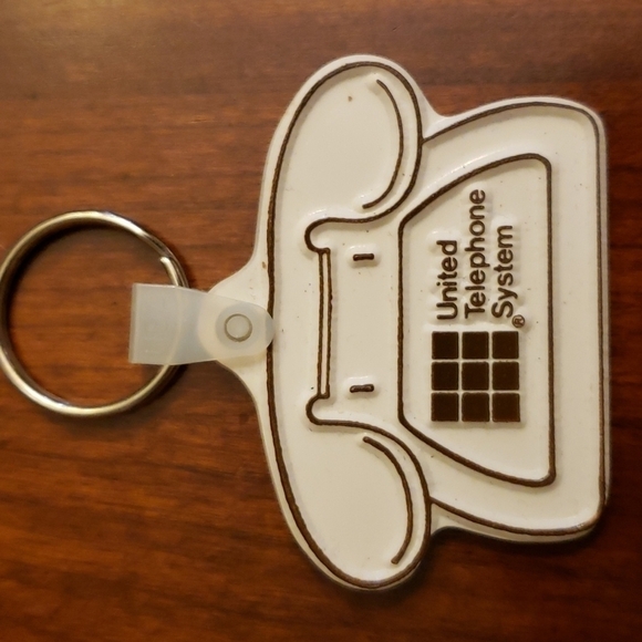 VINTAGE United Telephone Plastic Keychain - Picture 4 of 4